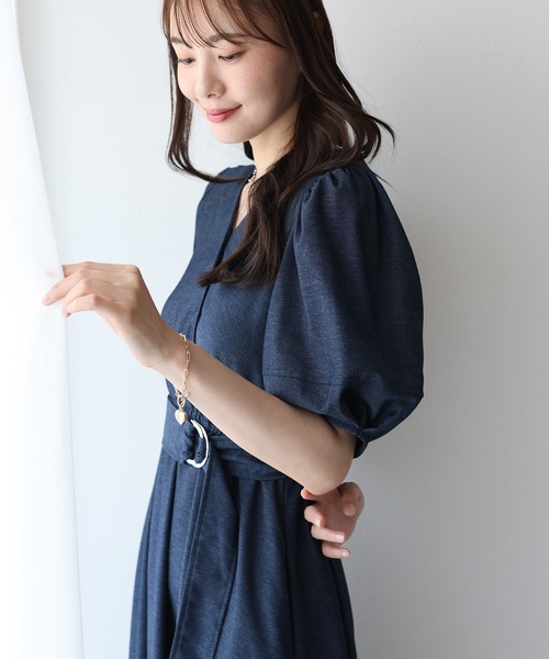 BLUEEAST(ブルーイースト)の「デニムライクカシュクールワンピース(ワンピース・レディース・ネイビー/ブラック・MEDIUM)」の1枚目の写真