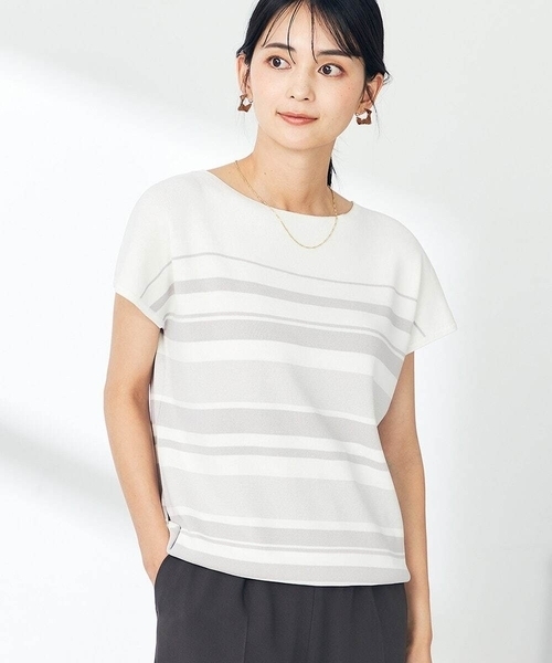 a.v.v(アーヴェヴェ)の「【接触冷感/UVカット】フレンチスリーブ美ラクるサマーニット(ニット/セーター・レディース・ブラック/アイボリー/ブルー/ベージュ・38/40/36/42/34)」の4枚目の写真