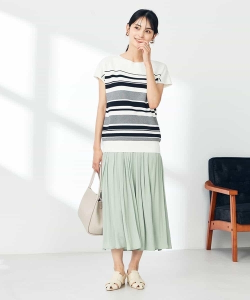 a.v.v(アーヴェヴェ)の「【接触冷感/UVカット】フレンチスリーブ美ラクるサマーニット(ニット/セーター・レディース・ブラック/アイボリー/ブルー/ベージュ・38/40/36/42/34)」の5枚目の写真