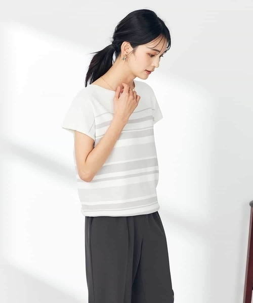 a.v.v(アーヴェヴェ)の「【接触冷感/UVカット】フレンチスリーブ美ラクるサマーニット(ニット/セーター・レディース・ブラック/アイボリー/ブルー/ベージュ・38/40/36/42/34)」の8枚目の写真