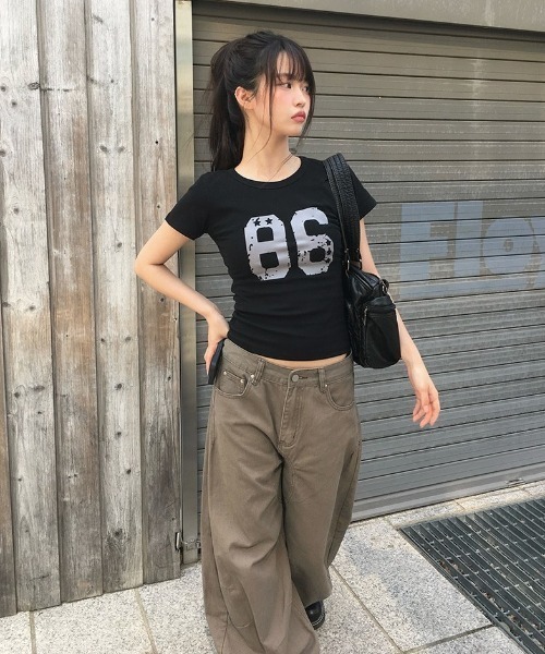 anyonemore(エニワンモア)の「86ナンバーレタリングスリム半袖Tシャツ(Tシャツ/カットソー・レディース・ネイビー/ホワイト/ブラック・FREE)」の6枚目の写真
