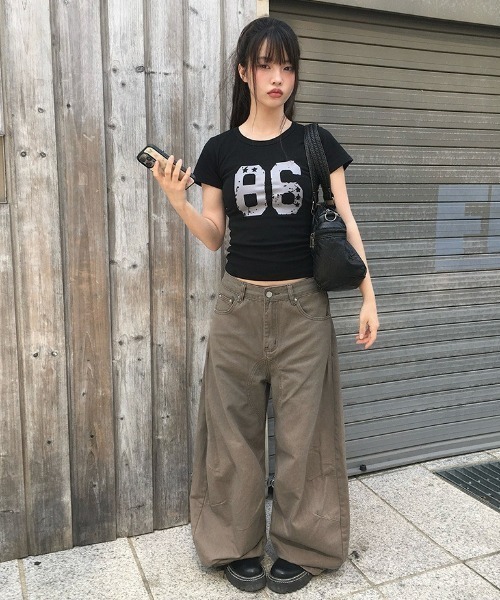 anyonemore(エニワンモア)の「86ナンバーレタリングスリム半袖Tシャツ(Tシャツ/カットソー・レディース・ネイビー/ホワイト/ブラック・FREE)」の7枚目の写真