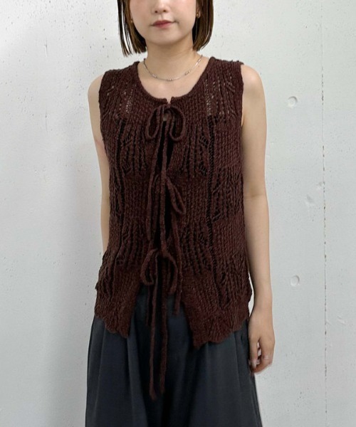 archives(アルシーヴ)の「2WAY透かしスラブニットベスト(ベスト・レディース・ブラウン/ブラック/ベージュ・MEDIUM)」の4枚目の写真