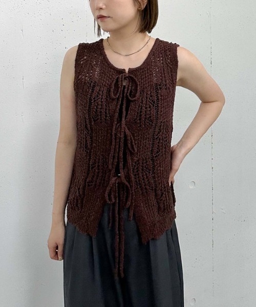 archives(アルシーヴ)の「2WAY透かしスラブニットベスト(ベスト・レディース・ブラウン/ブラック/ベージュ・MEDIUM)」の6枚目の写真