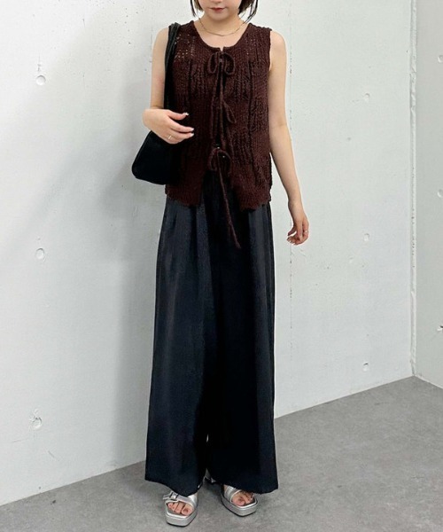 archives(アルシーヴ)の「2WAY透かしスラブニットベスト(ベスト・レディース・ブラウン/ブラック/ベージュ・MEDIUM)」の10枚目の写真