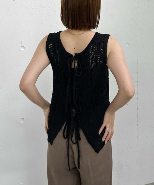 archives(アルシーヴ)の「2WAY透かしスラブニットベスト(ベスト・レディース・ブラウン/ブラック/ベージュ・MEDIUM)」の15枚目の写真