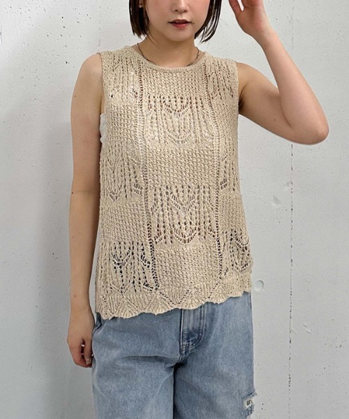 archives(アルシーヴ)の「2WAY透かしスラブニットベスト(ベスト・レディース・ブラウン/ブラック/ベージュ・MEDIUM)」の20枚目の写真