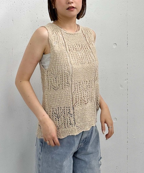 archives(アルシーヴ)の「2WAY透かしスラブニットベスト(ベスト・レディース・ブラウン/ブラック/ベージュ・MEDIUM)」の21枚目の写真