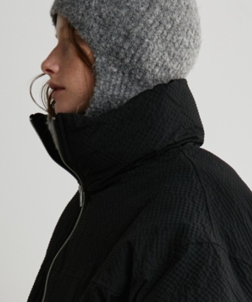 Auntie Rosa Holiday(アンティローザホリデー)の「シアーサッカー中綿ショートジャケット(ダウンジャケット/コート・レディース・ブラック/アイボリー・FREE)」の3枚目の写真