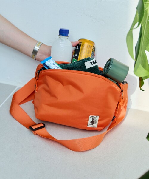 COBMASTER（コブマスター）の「Cobmaster/コブマスター KOOLTHING SOFT COOLER BAG 5L ウェアラブルクーラーバッグ（ショルダーバッグ・メンズ・ベージュ/ブラック/オレンジ・ONE SIZE）」の7枚目の写真