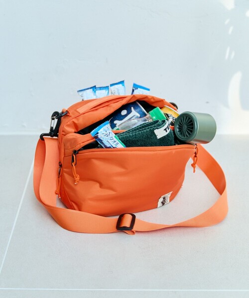 COBMASTER（コブマスター）の「Cobmaster/コブマスター KOOLTHING SOFT COOLER BAG 5L ウェアラブルクーラーバッグ（ショルダーバッグ・メンズ・ベージュ/ブラック/オレンジ・ONE SIZE）」の22枚目の写真