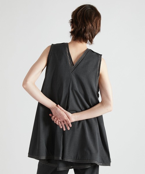 crinkle crinkle crinkle（クリンクルクリンクルクリンクル）の「【crinkle crinkle crinkle】scallop tunic/スカラップチュニック（シャツ/ブラウス・レディース・ブラック/グレー・FREE）」の8枚目の写真