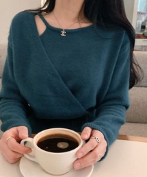 2ly2（トゥーリートゥー）の「アシメ×ボタンデザインニット（ニット/セーター・レディース）」