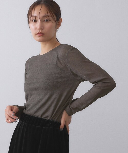 OPAQUE.CLIP(オペークドットクリップ)の「シアーラウンドネックカットソー【洗濯機洗い可】(Tシャツ/カットソー・レディース・ホワイト/チャコールグレー/ブラック/ライトイエロー系・38/40/42)」の3枚目の写真