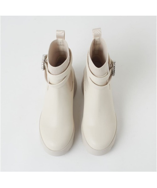 +diana（プラスダイアナ）の「【軽量】クリスタルバックル ショートブーツ（ブーツ・レディース・ブラック/アイボリー・21.5cm/22.0cm/22.5cm/23.0cm/23.5cm/24.0cm/24.5cm/25.0cm/25.5cm）」の4枚目の写真