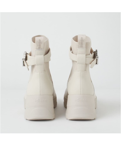 +diana（プラスダイアナ）の「【軽量】クリスタルバックル ショートブーツ（ブーツ・レディース・ブラック/アイボリー・21.5cm/22.0cm/22.5cm/23.0cm/23.5cm/24.0cm/24.5cm/25.0cm/25.5cm）」の5枚目の写真