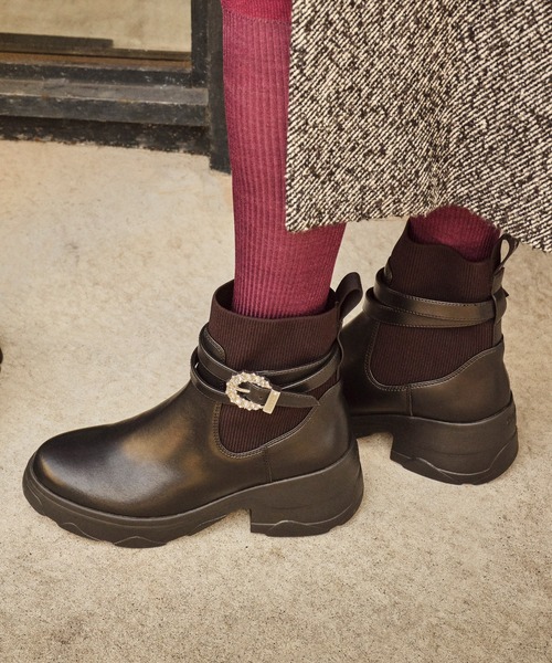 +diana（プラスダイアナ）の「【軽量】クリスタルバックル ショートブーツ（ブーツ・レディース・ブラック/アイボリー・21.5cm/22.0cm/22.5cm/23.0cm/23.5cm/24.0cm/24.5cm/25.0cm/25.5cm）」の20枚目の写真