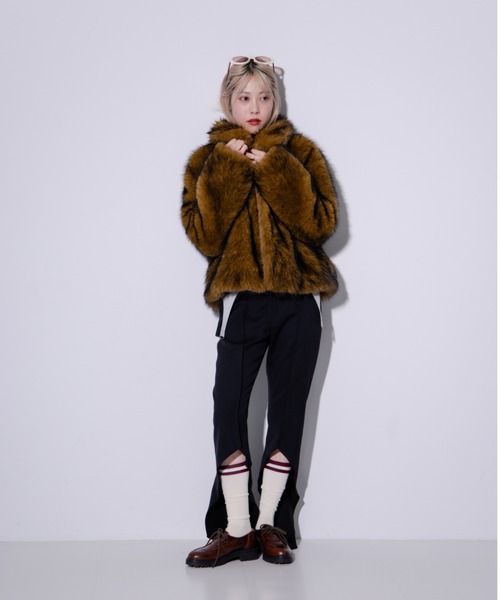 Ray BEAMS（レイビームス）の「フェイクファー ショート ブルゾン（ブルゾン・レディース・ダークブラウン/シルバー・0/1）」の15枚目の写真