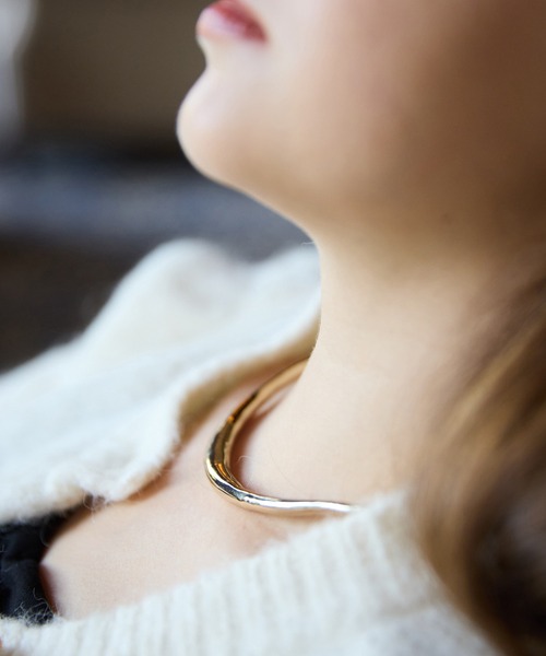EIMY ISTOIRE（エイミーイストワール）の「ニュアンスメタルチョーカー（チョーカー・レディース・ゴールド・F）」の2枚目の写真