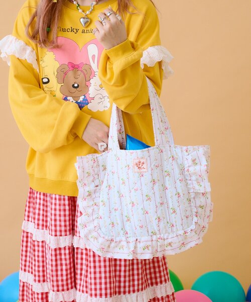 w closet（ダブルクローゼット）の「【あみこ企画】花柄キルティングバッグ（トートバッグ・レディース・レッド・FREE）」の2枚目の写真