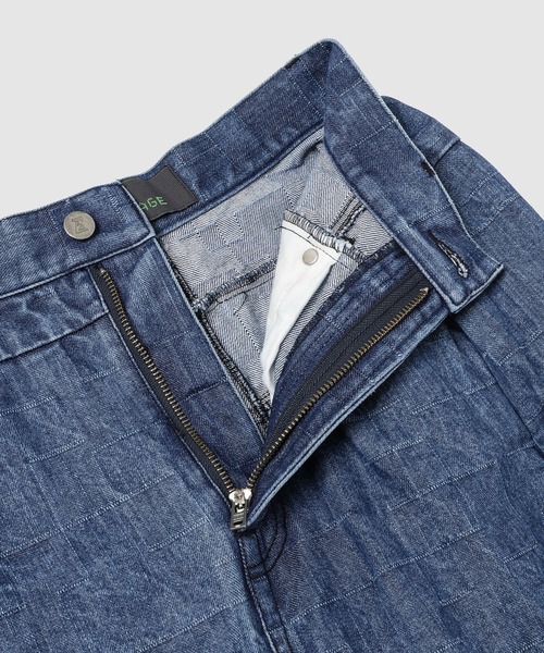 ANREALAGE（アンリアレイジ）の「BOX DENIM PANTS（デニムパンツ・メンズ・インディゴブルー/ブルー系その他・38/46）」の4枚目の写真