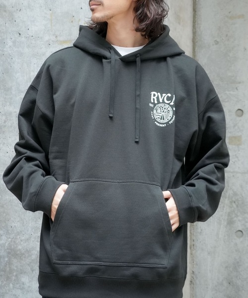 RVCA(ルーカ)の「RVCA メンズ UTILITY SERVICE HD パーカー 【2025年秋冬モデル】 @autumn/ルーカバックプリントロゴプルオーバーパーカー・フーディー(パーカー・メンズ・ブラウン系その他/クリーム/グリーン系その他/ホワイト系その他・SMALL/MEDIUM/LARGE/X-LARGE)」の2枚目の写真