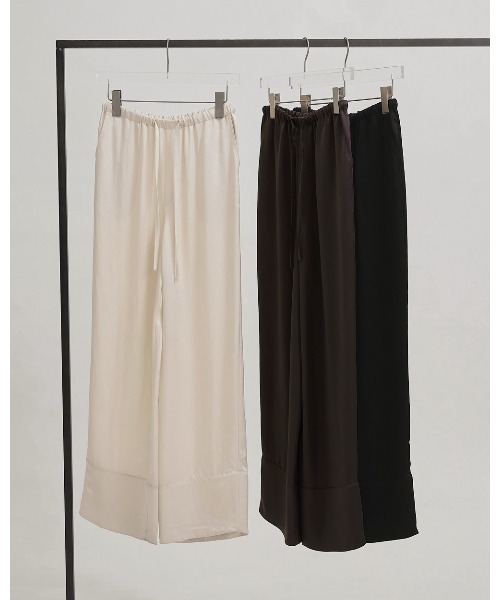 TODAYFUL(トゥデイフル)の「Satin Easy Pants(その他パンツ・レディース・キナリ/ダークブラウン/ブラック・36inch/38inch)」の15枚目の写真
