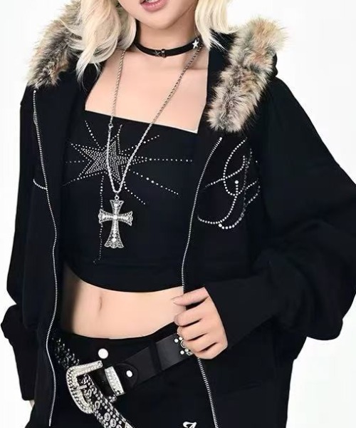 Achic(アシック)の「フェイクファーフード付き ラインストーンロゴブルゾン(ブルゾン・レディース・ブラック・M)」の19枚目の写真