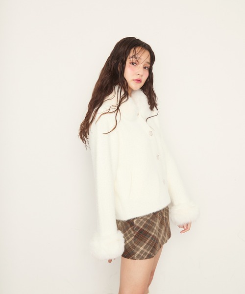 Nadana(ナダナ)の「ファー付きニットカーデ(ニット/セーター・レディース・ホワイト/ブラック・FREE)」の9枚目の写真