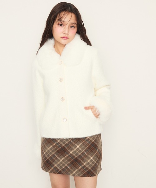 Nadana(ナダナ)の「ファー付きニットカーデ(ニット/セーター・レディース・ホワイト/ブラック・FREE)」の6枚目の写真