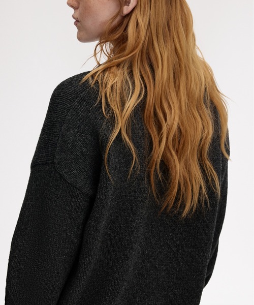 FRED PERRY(フレッドペリー)の「Metallic Knit V-Neck Jumper/ラメVネックニット(ニット/セーター・レディース・グレー・10)」の2枚目の写真