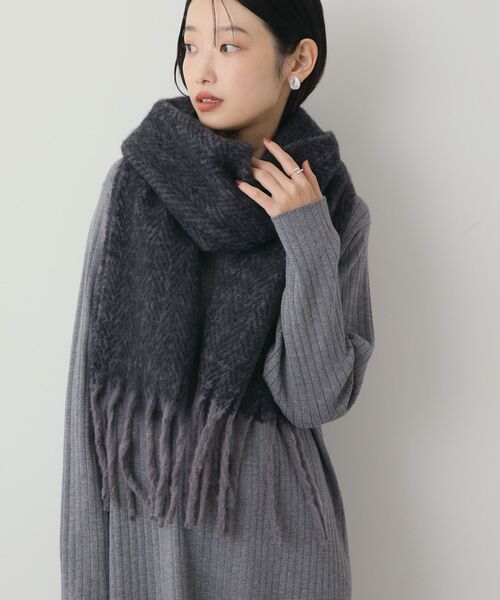 AMERICAN HOLIC（アメリカンホリック）の「バイカラーシャギーマフラー（マフラー・レディース・チャコールグレー/グレー/ブラウン・FREE）」の9枚目の写真