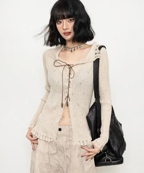 lulufa(ルルファ)の「レースアップ グランジニットトップス 長袖 / 韓国 Y2K 肌見せ 春ニット Vネック(ニット/セーター・レディース・アイボリー/ブラウン・FREE)」の4枚目の写真