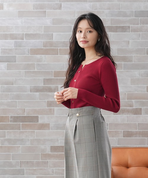 TRUDEA（トルディア）の「スリットフェイクリブニット（ニット/セーター・レディース・ネイビー/ブラウン/レッド/ブラック・MEDIUM/LARGE）」の20枚目の写真