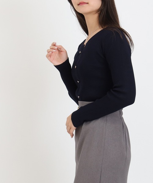 TRUDEA（トルディア）の「スリットフェイクリブニット（ニット/セーター・レディース・ネイビー/ブラウン/レッド/ブラック・MEDIUM/LARGE）」の15枚目の写真