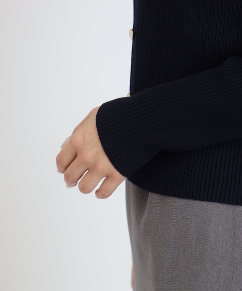 TRUDEA（トルディア）の「スリットフェイクリブニット（ニット/セーター・レディース・ネイビー/ブラウン/レッド/ブラック・MEDIUM/LARGE）」の7枚目の写真