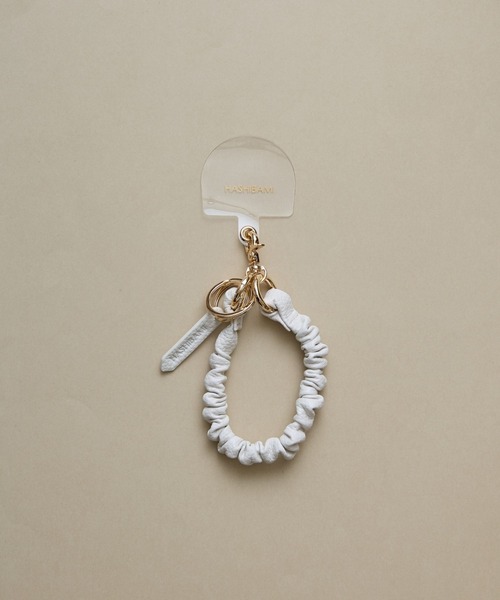 HASHIBAMI（ハシバミ）の「【HASHIBAMI】クシュクシュ レザー ハンドストラップ（スマホグッズ・レディース・ダークブラウン/ブラウン/ホワイト/ペールイエロー/ライトブルー/ブラック・FREE）」の12枚目の写真