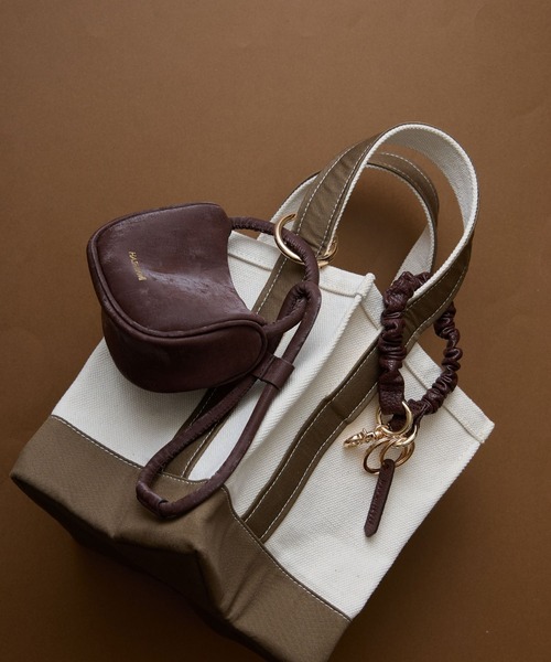 HASHIBAMI（ハシバミ）の「【HASHIBAMI】クシュクシュ レザー ハンドストラップ（スマホグッズ・レディース・ダークブラウン/ブラウン/ホワイト/ペールイエロー/ライトブルー/ブラック・FREE）」の15枚目の写真