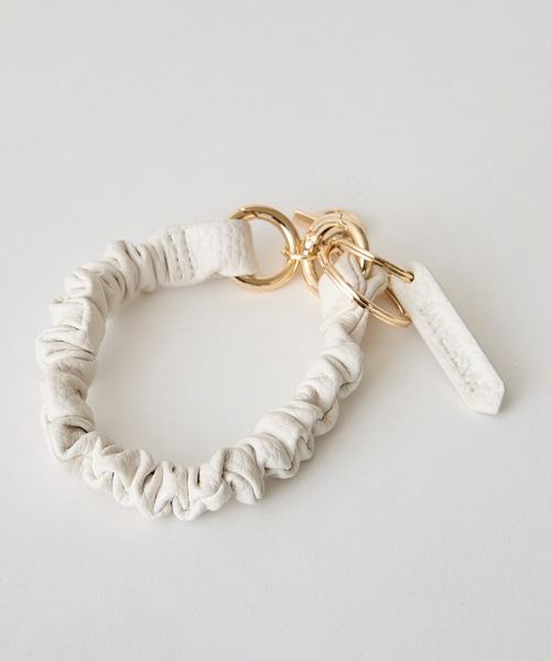 HASHIBAMI（ハシバミ）の「【HASHIBAMI】クシュクシュ レザー ハンドストラップ（スマホグッズ・レディース・ダークブラウン/ブラウン/ホワイト/ペールイエロー/ライトブルー/ブラック・FREE）」の17枚目の写真