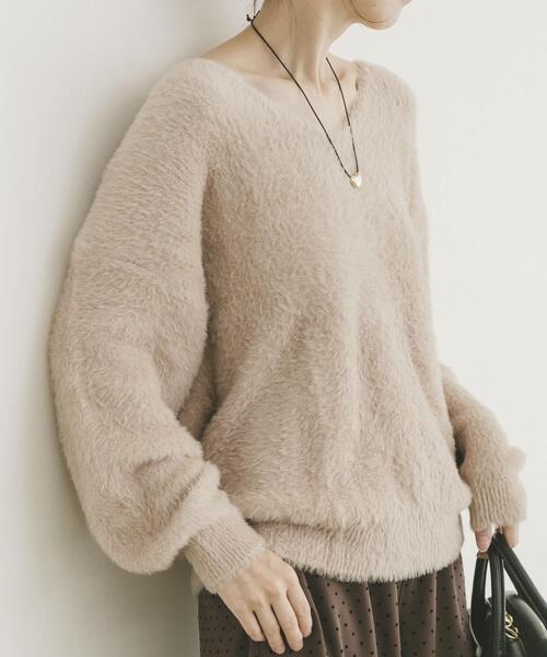 ITEMS URBANRESEARCH（アイテムズ アーバンリサーチ）の「アニモシャギーVネックニット（ニット/セーター・レディース・カーキ/グレー/ベージュ・FREE）」の2枚目の写真