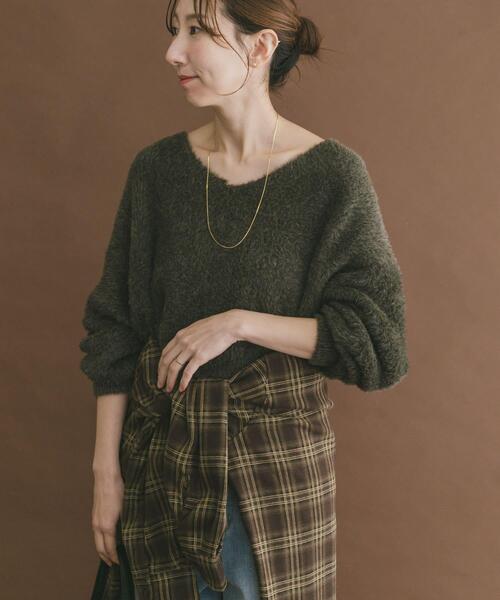 ITEMS URBANRESEARCH（アイテムズ アーバンリサーチ）の「アニモシャギーVネックニット（ニット/セーター・レディース・カーキ/グレー/ベージュ・FREE）」の16枚目の写真