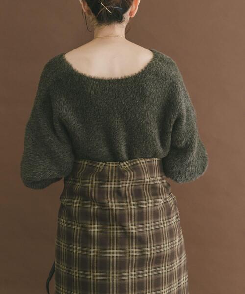 ITEMS URBANRESEARCH（アイテムズ アーバンリサーチ）の「アニモシャギーVネックニット（ニット/セーター・レディース・カーキ/グレー/ベージュ・FREE）」の17枚目の写真