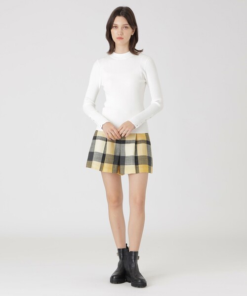 BLUE LABEL CRESTBRIDGE(ブルーレーベルクレストブリッジ)の「レーヨンストレッチハイネックニット(ニット/セーター・レディース・ブラック/ホワイト/ダークネイビー・38)」の4枚目の写真