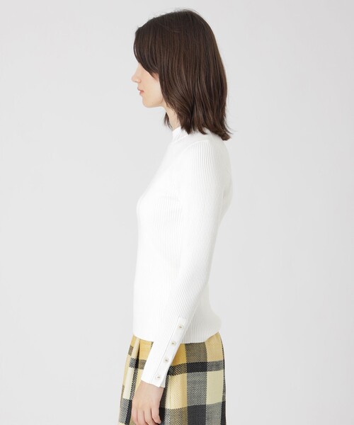 BLUE LABEL CRESTBRIDGE(ブルーレーベルクレストブリッジ)の「レーヨンストレッチハイネックニット(ニット/セーター・レディース・ブラック/ホワイト/ダークネイビー・38)」の5枚目の写真