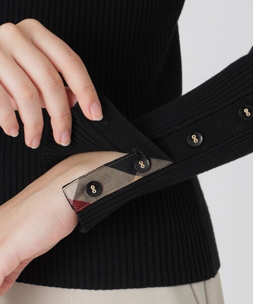 BLUE LABEL CRESTBRIDGE(ブルーレーベルクレストブリッジ)の「レーヨンストレッチハイネックニット(ニット/セーター・レディース・ブラック/ホワイト/ダークネイビー・38)」の12枚目の写真
