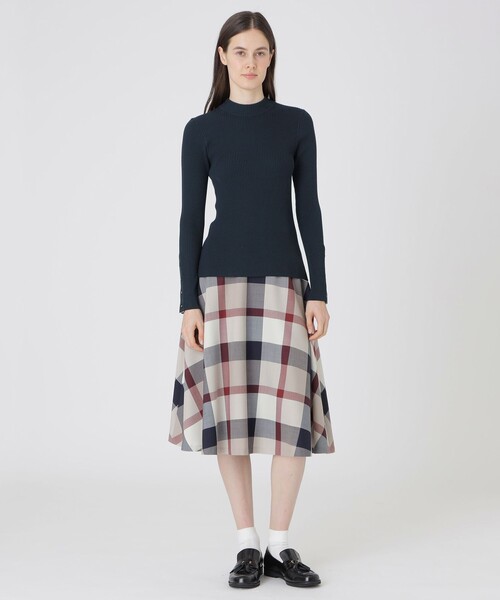 BLUE LABEL CRESTBRIDGE(ブルーレーベルクレストブリッジ)の「レーヨンストレッチハイネックニット(ニット/セーター・レディース・ブラック/ホワイト/ダークネイビー・38)」の14枚目の写真