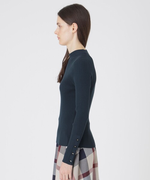 BLUE LABEL CRESTBRIDGE(ブルーレーベルクレストブリッジ)の「レーヨンストレッチハイネックニット(ニット/セーター・レディース・ブラック/ホワイト/ダークネイビー・38)」の15枚目の写真