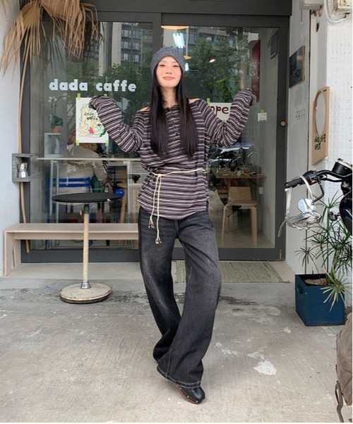 Vini（ヴィニ）の「オフショルダールーズボーダートップス（Tシャツ/カットソー・レディース・ブラウン/ダークグレー・MEDIUM）」の7枚目の写真