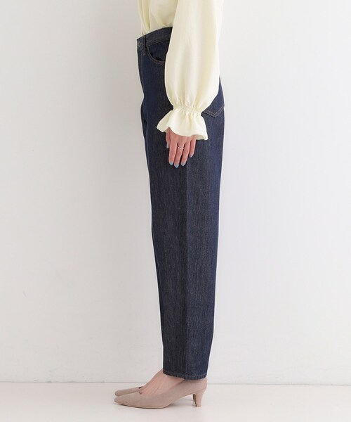 SHOO・LA・RUE（シューラルー）の「【SHOO・LA・RUE DENIM】大人のきれいめカジュアルに デニムテーパードパンツ（デニムパンツ・レディース・ネイビー/オフホワイト/ブルー・01/02/03/04/10）」の19枚目の写真