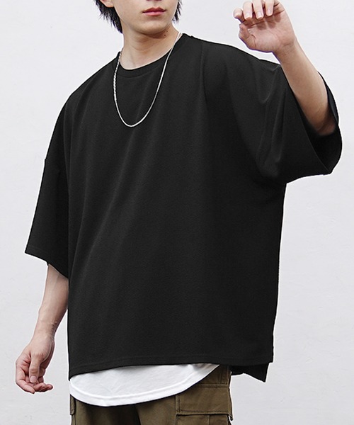 MinoriTY(マイノリティ)の「【MinoriTY】6分袖&長袖 柔らか梨地素材スーパービッグシルエットドルマンスリットトレーナー ロンT カットソー メンズ 半袖 春服 オーバーサイズ ルーズフィット(Tシャツ/カットソー・メンズ・ブラック/グレイッシュベージュ/ホワイト/ライトグレー/ブラウン/チャコール/ブルー/ブルー系1/ライトグレー系1/グレー系1/ブラック系1・L/M/S)」の4枚目の写真
